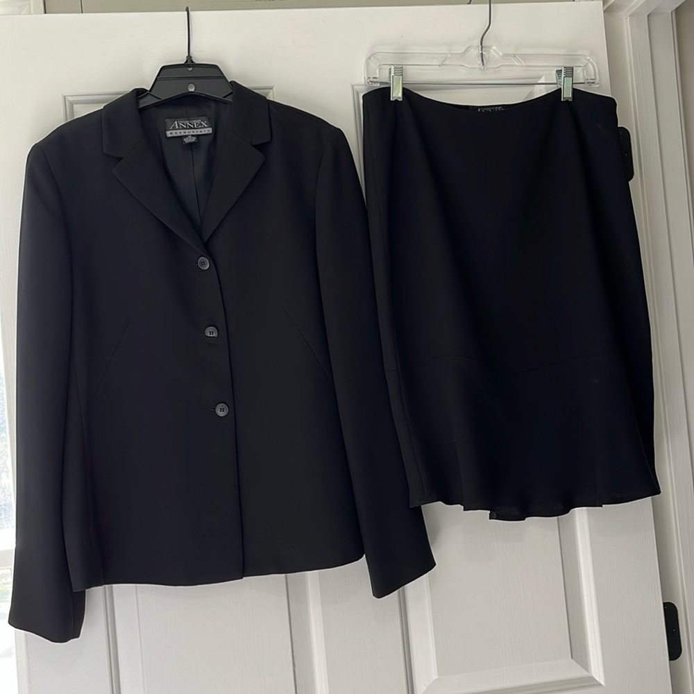 Women’s Black Skirt Suit Excellent Condition Only Worn Once